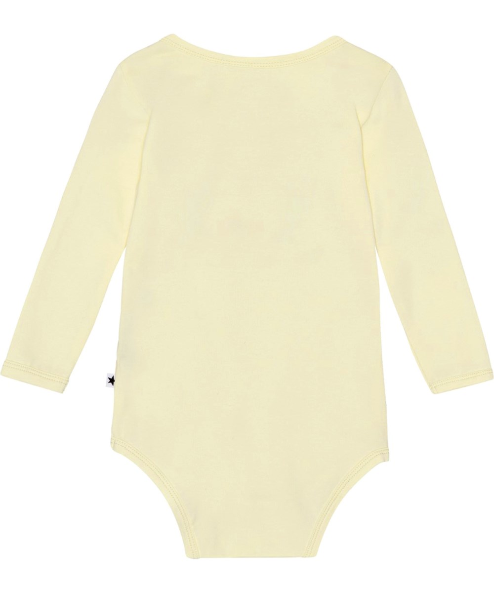 Foss - Garden Body - Gul babybody med lange ærmer, i økologisk bomuldsjersey med et frontprint af et hjerte formet af farverige blomster og sommerfugle