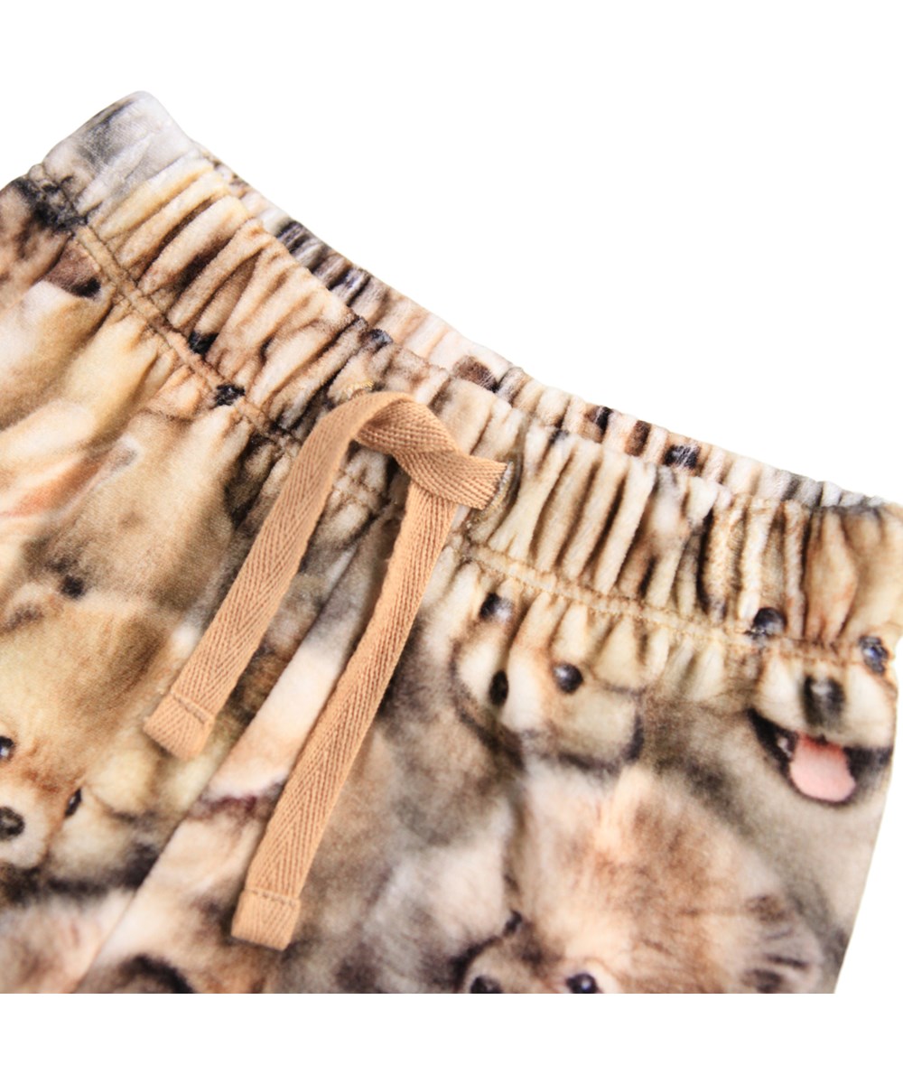 Simeon - Fuzzy Fluffy - Bløde bukser til baby i økologisk velour med print af dyr. 