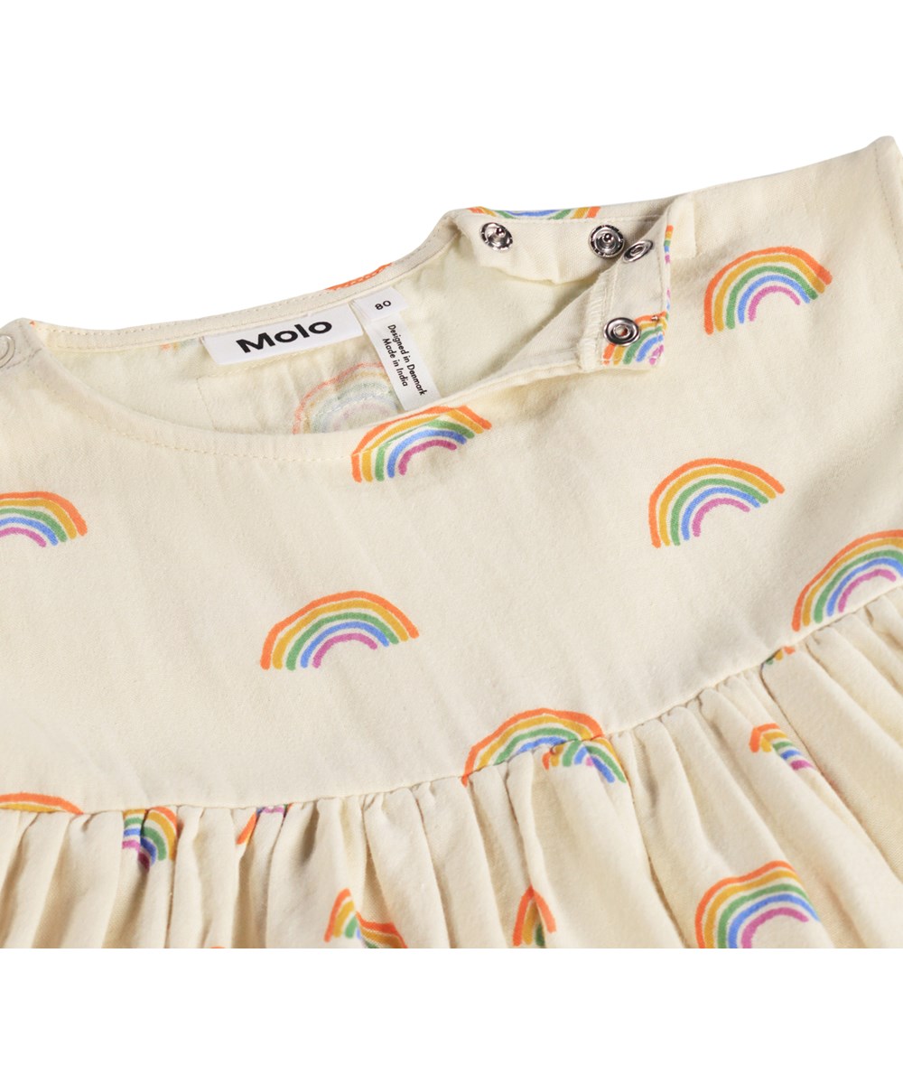 Channi - Small Rainbows - Cremefarvet kjole til baby i økologisk bomuld med regnbueprint 