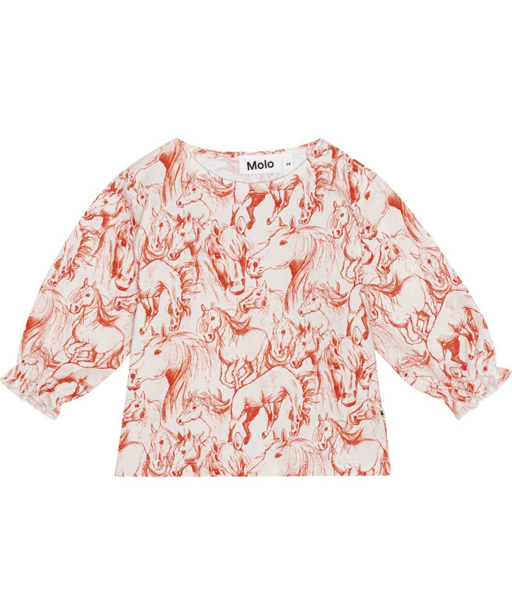 Elina - Red Horses - Råhvid langærmet bluse i blødt økologisk bomuldsjersey med et rødt alloverprint af håndtegnet smukke heste
