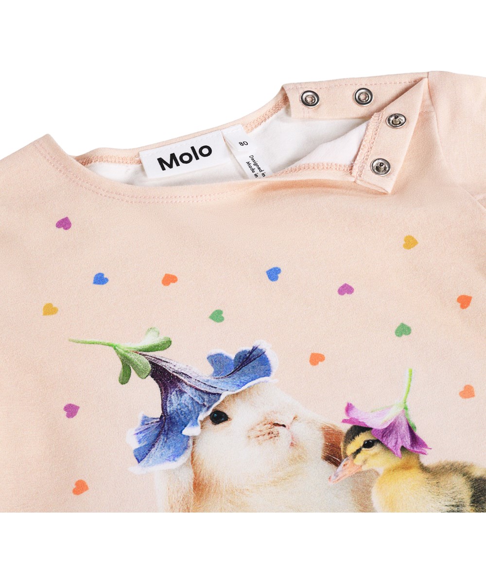 Eline - Mini Party - Lyserød baby t-shirt med flæsedetaljer og dyreprint i økologisk bomuld