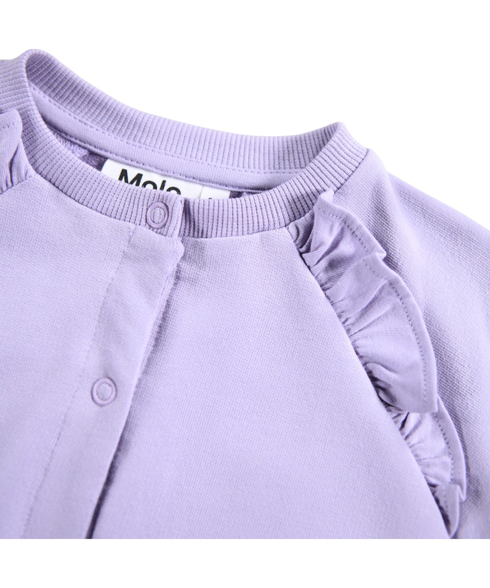 Daphne - Faded Purple - Lyslilla cardigan i økologisk bomuld til de baby.