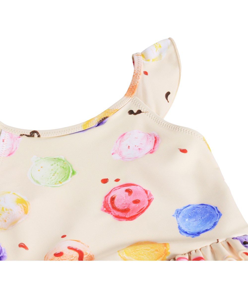 Nalani - Smile Scoops - Cremefarbener Baby-Badeanzug mit Eiscreme-Print aus recyceltem Polyester mit UV-Schutz 50+.