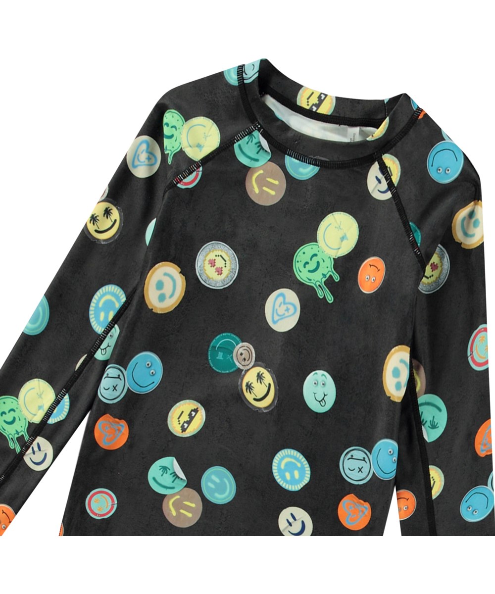 Neptune LS - Smile All Over - Schwarzer Rashguard für aktive Kinder aus recyceltem Polyester mit UV-Schutz 50+.