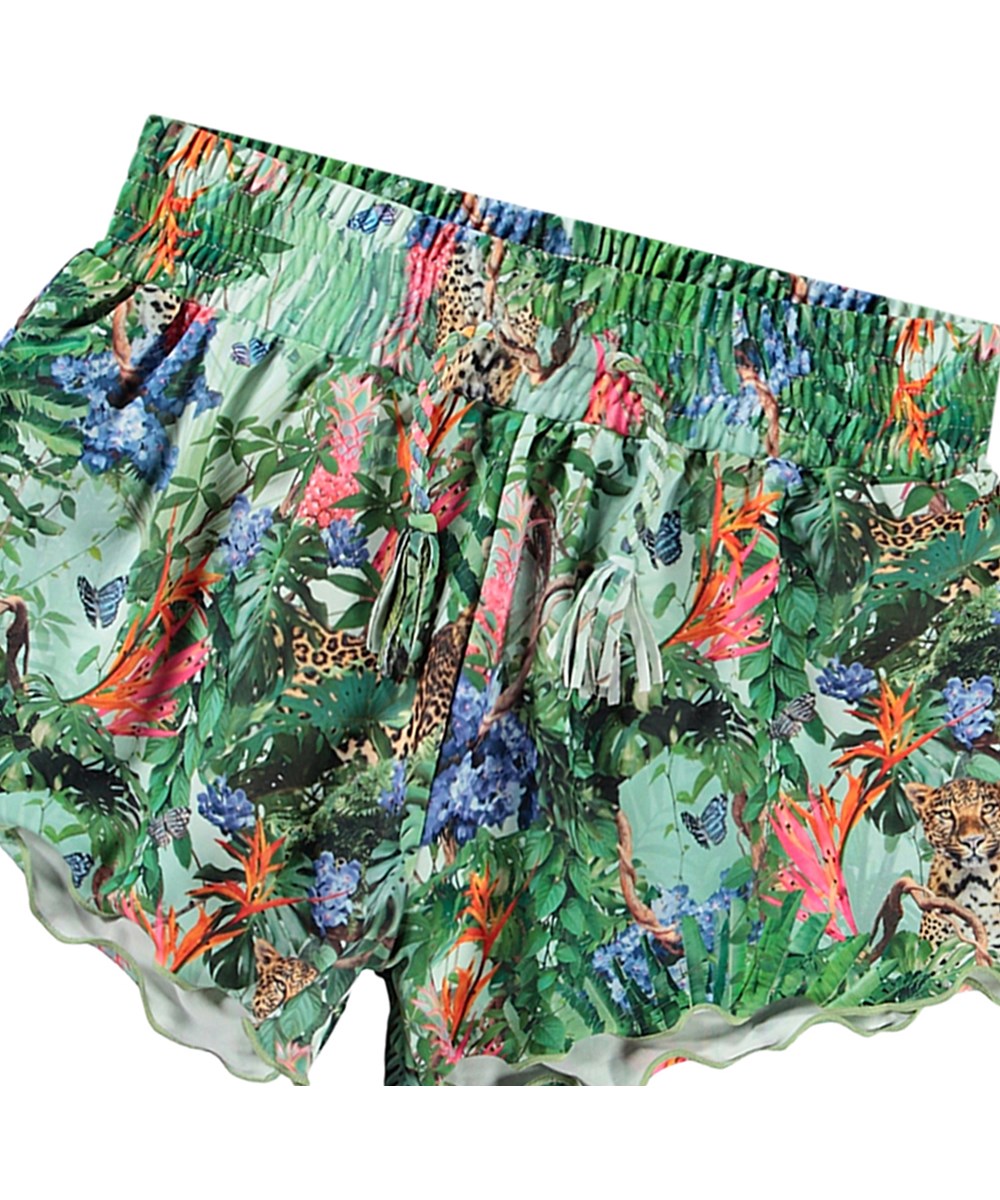 Nicci - Green Tropical - Grüne Badehosen für aktive Kinder aus recyceltem Polyester mit UV-Schutz 50+.