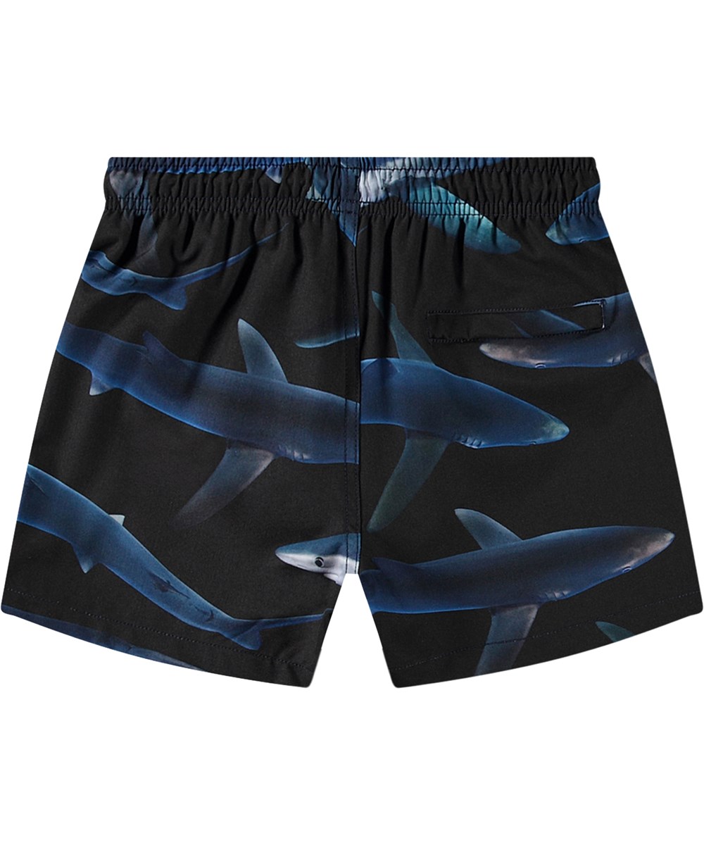Niko - Midnight Sharks - Schwarze sportliche Badehosen für aktive Kinder aus recyceltem Polyester mit UV-Schutz 50+.