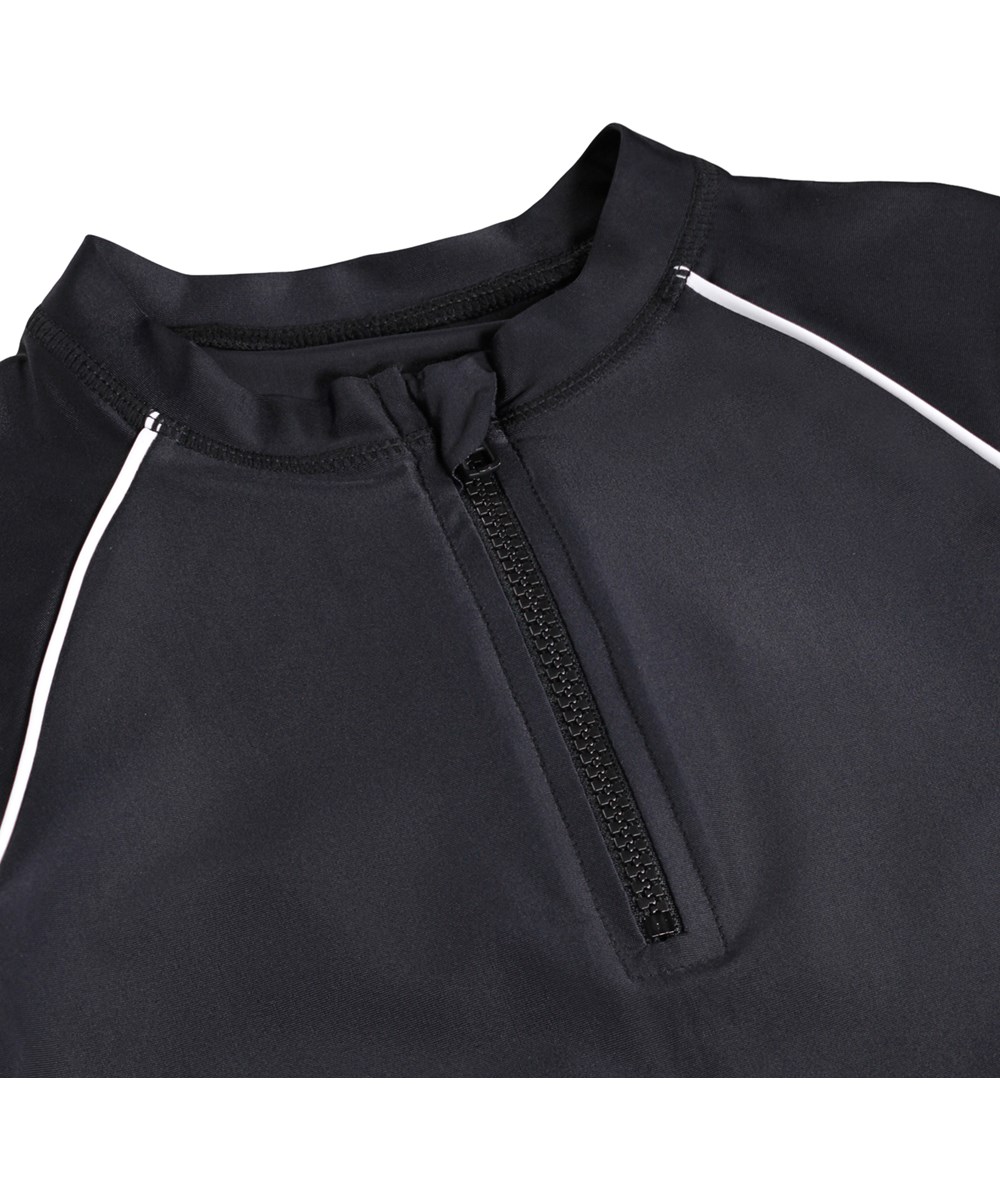 Noble - Black - Schwarzes Schwimmshirt mit Reißverschluss für Kinder aus recyceltem Polyester mit UV-Schutz 50+.