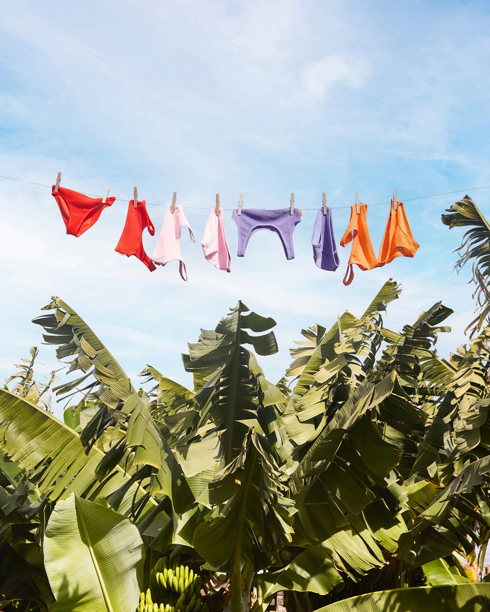 Nola Solid - Pink Glace - Dehnbarer rosa Bikini für Kinder in einem strukturierten Muster mit UV-Schutz 50+.