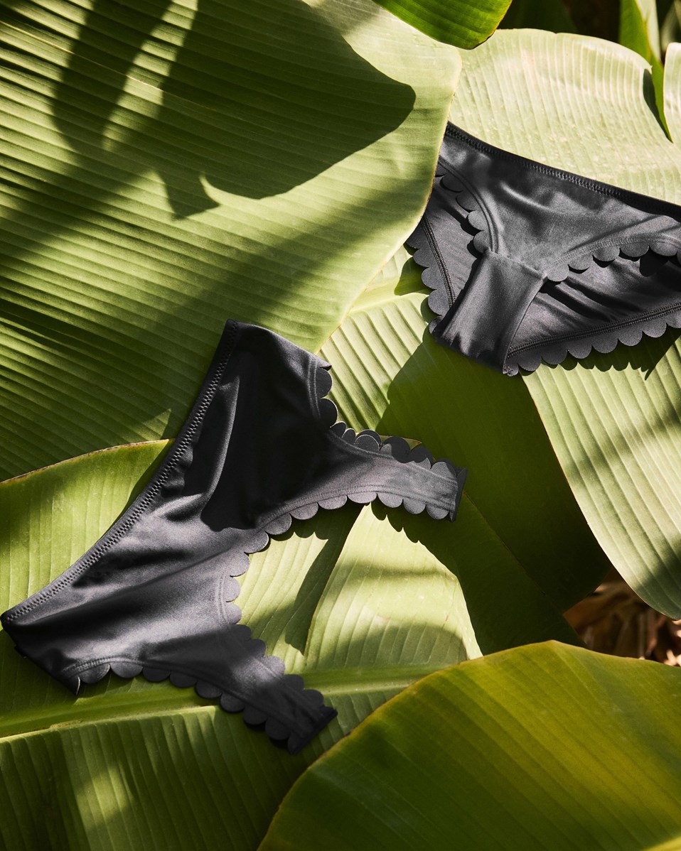 Nolina - Black - Schwarzer Bikini für aktive Kinder aus recyceltem Polyester mit UV-Schutz 50+.