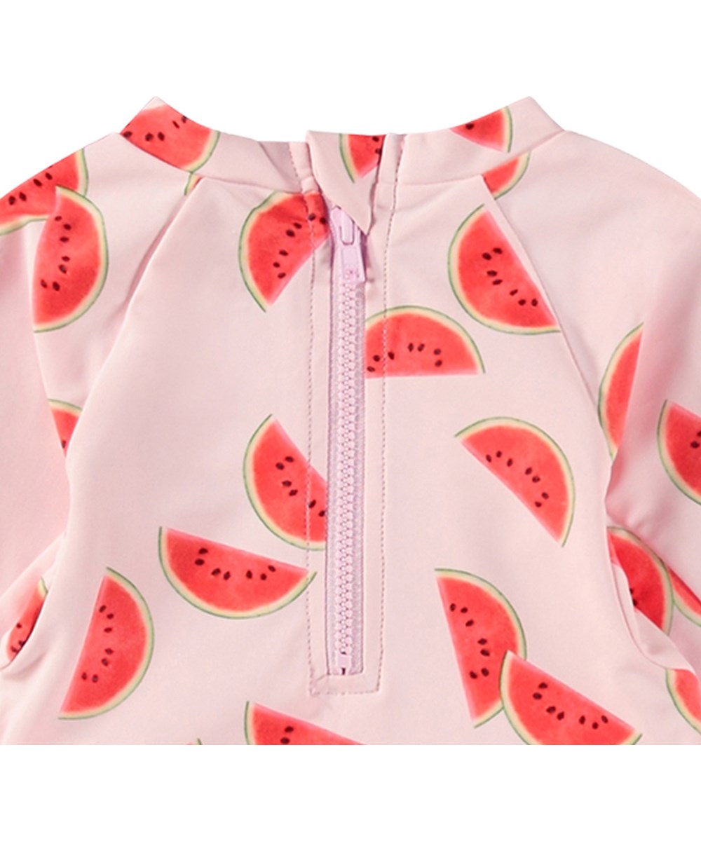 Narice - Melon Pink - Lyserød baby badedragt i genanvendt polyester med UV-beskyttelse 50+.