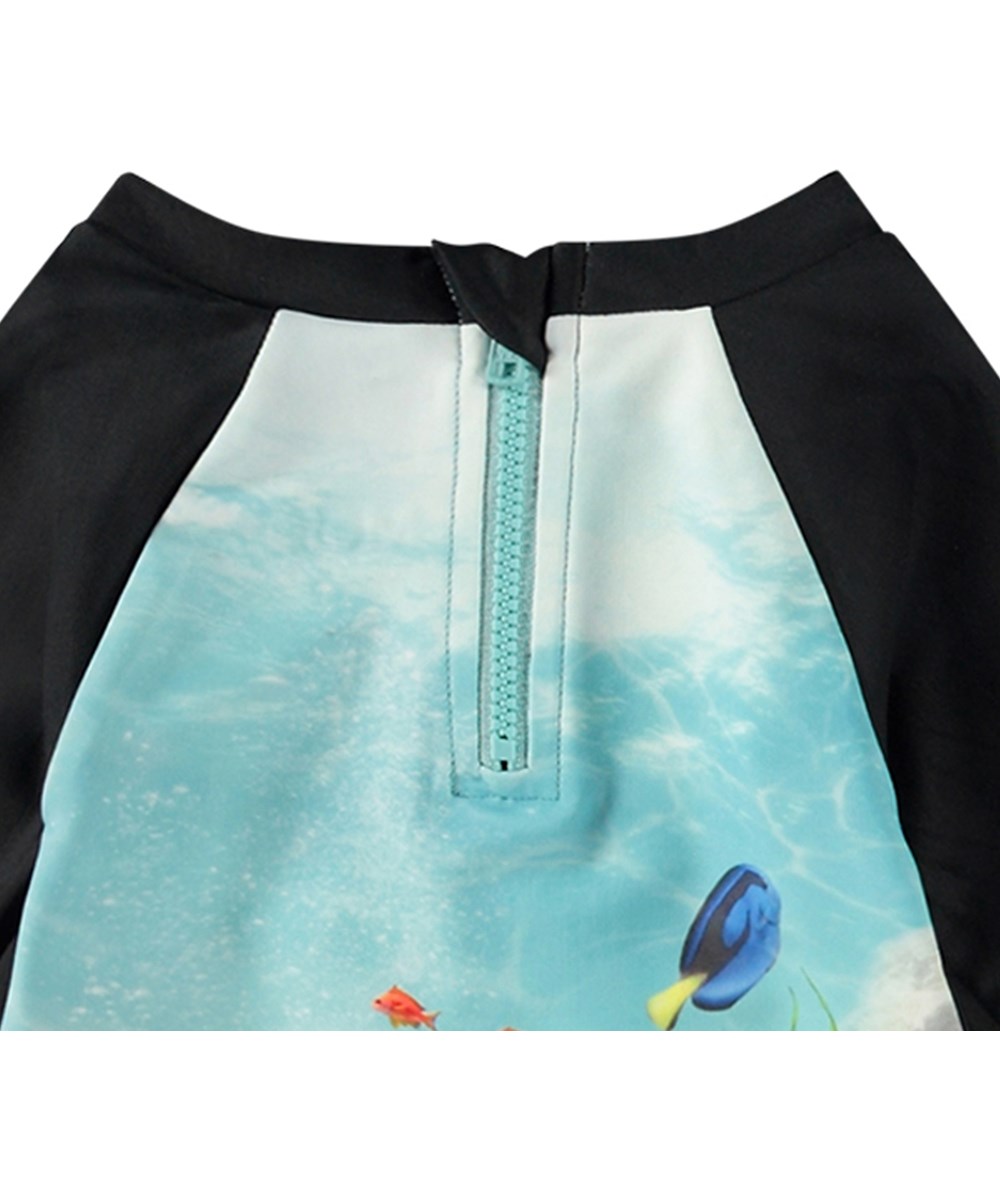 Nemo - Happy Ocean - Baby badebluse i genanvendt polyester med UV-beskyttelse 50+.