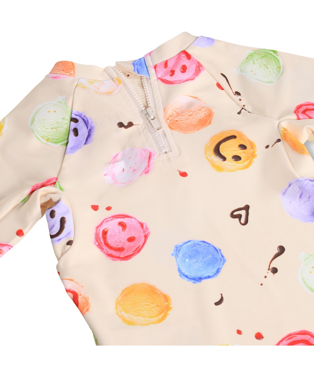 Nemo - Smile Scoops - Cremefarvet baby badebluse med isprint i genanvendt polyester med UV-beskyttelse 50+.