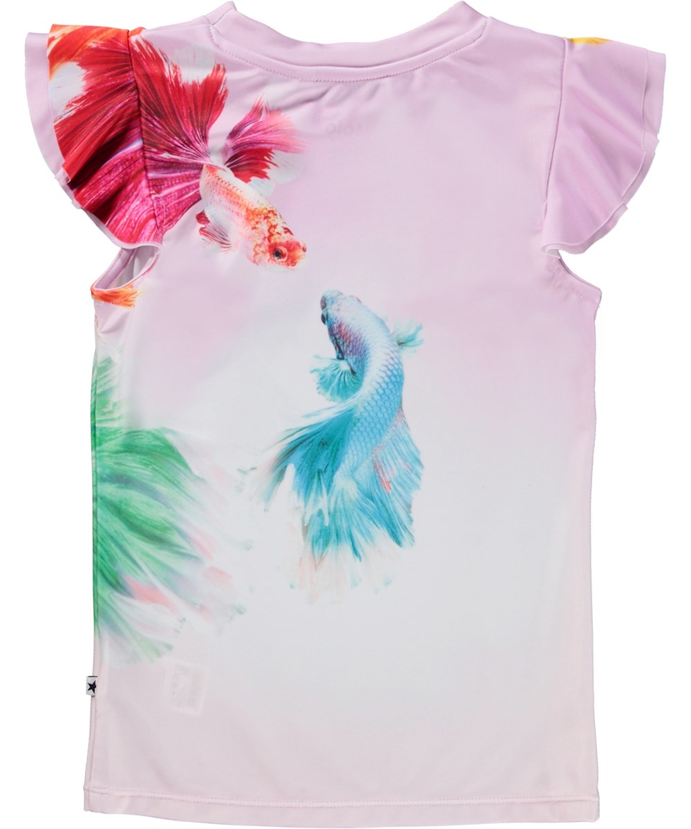 Neona - Balance - Lyserød, kortærmet svømmebluse med flæser og print af fisk