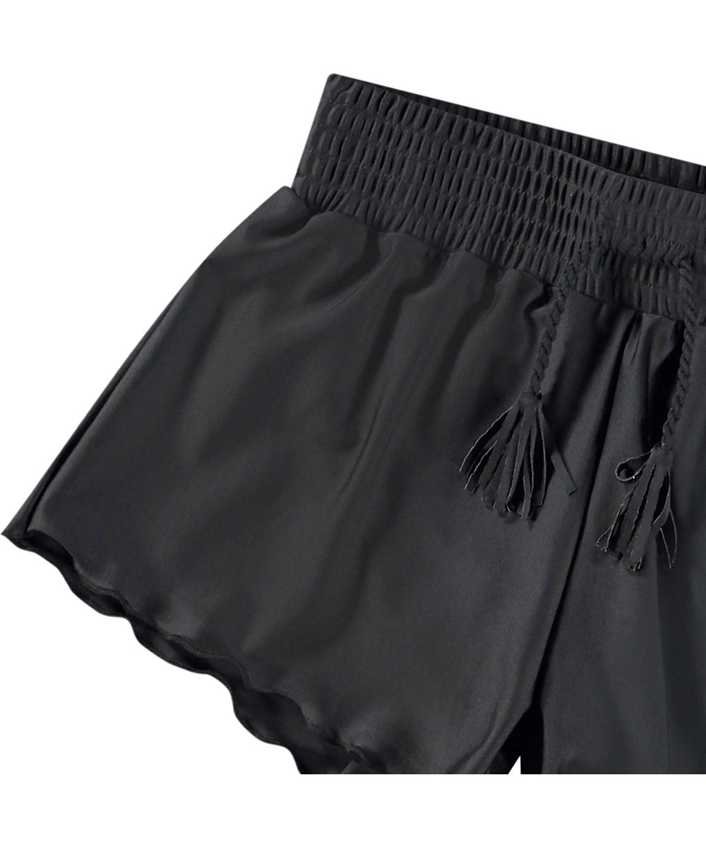 Nicci - Black - Sorte badeshorts til aktive børn i genanvendt polyester med UV-beskyttelse 50+.