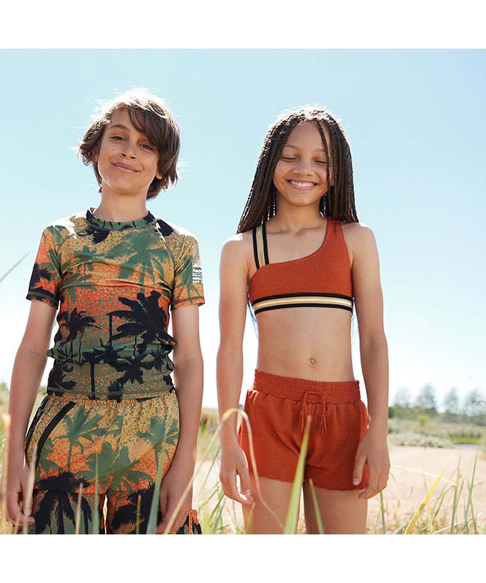 Nicola - Rusty - UV asymmetrisk bikini i rustrøde gulddetaljer