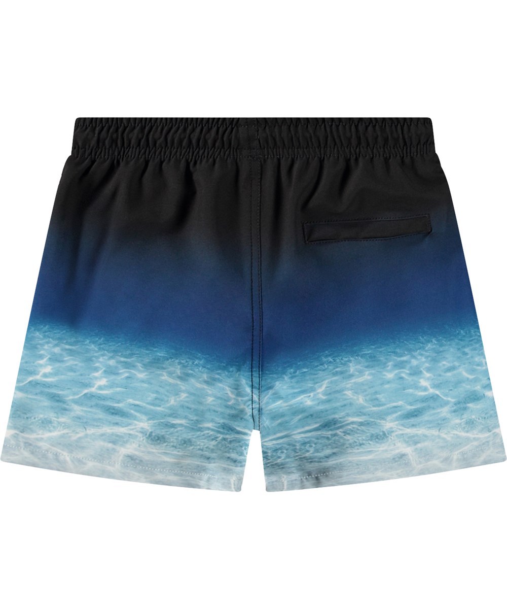 Niko - Faded Ocean - Sporty sorte og blå badeshorts til aktive børn i genanvendt polyester med UV-beskyttelse 50+.