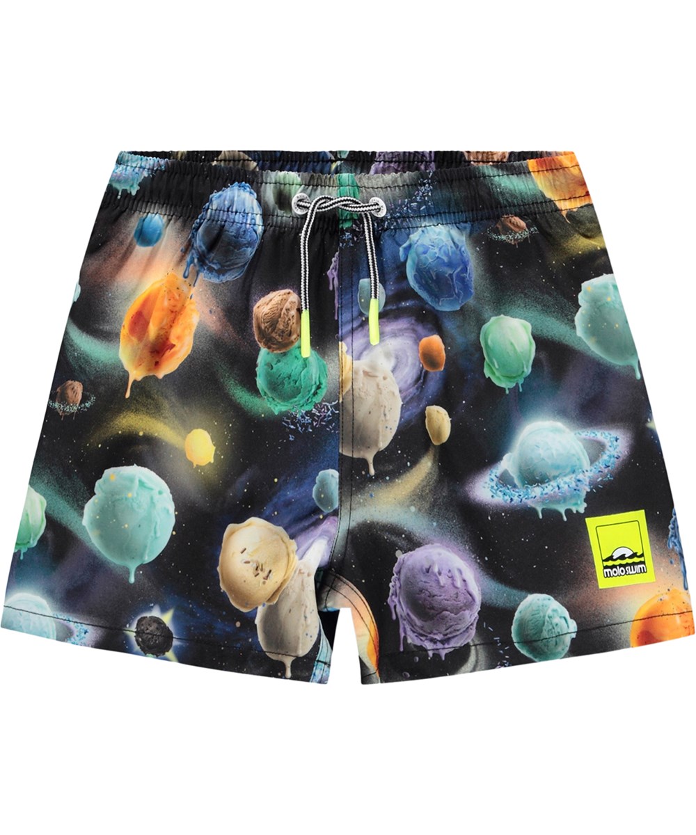 Niko - Galaxy Scoops - Sporty, multifarvede badeshorts med planetprint til aktive børn i genanvendt polyester med UV-beskyttelse 50+.