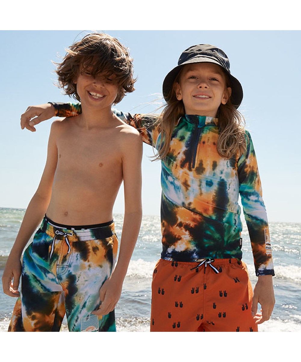 Niko - Peace Sunset - UV orange badeshorts fredstegn