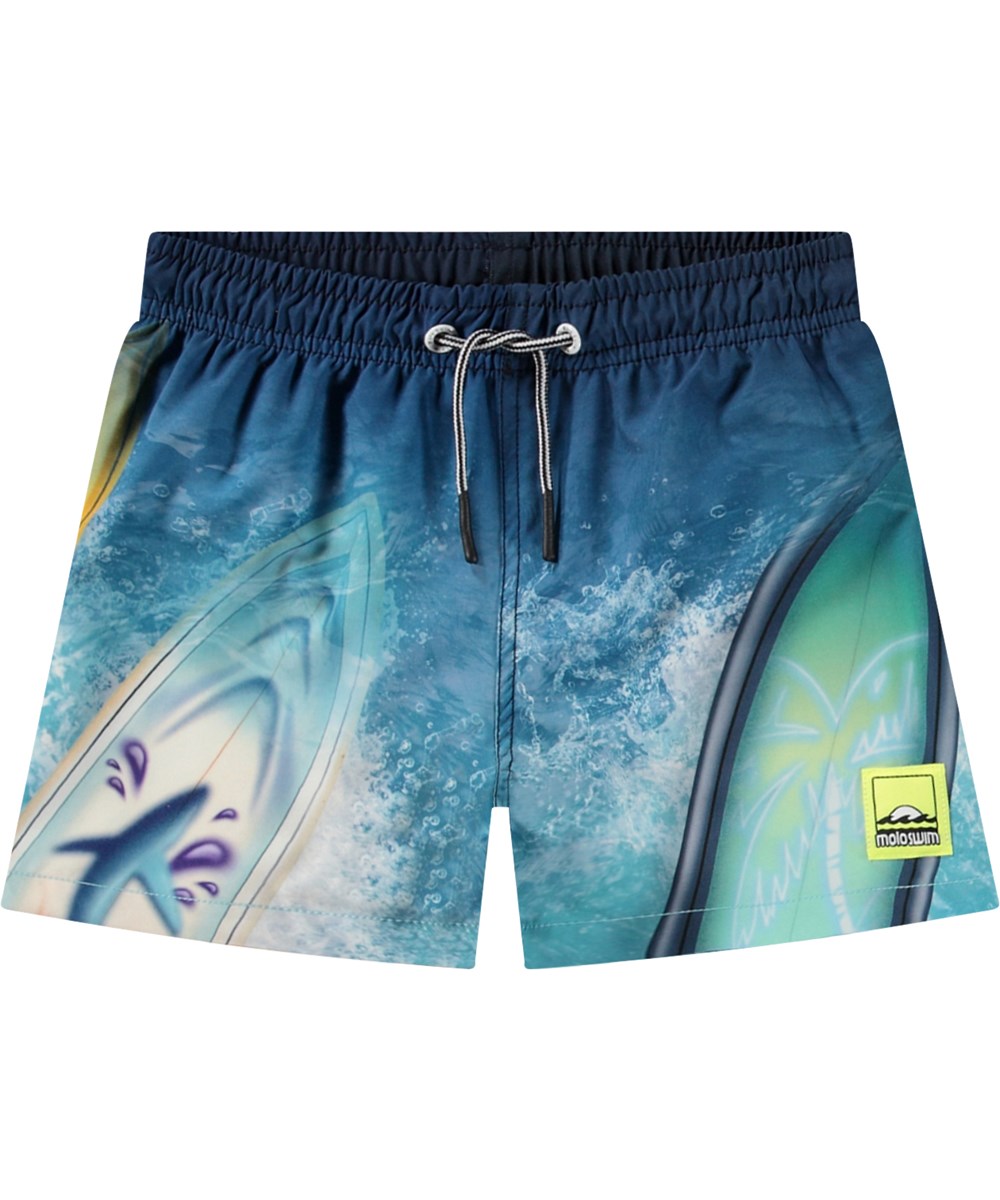 Niko - Surf Art Blue Chill - Blå sporty badeshorts til aktive børn i genanvendt polyester med UV-beskyttelse 50+.