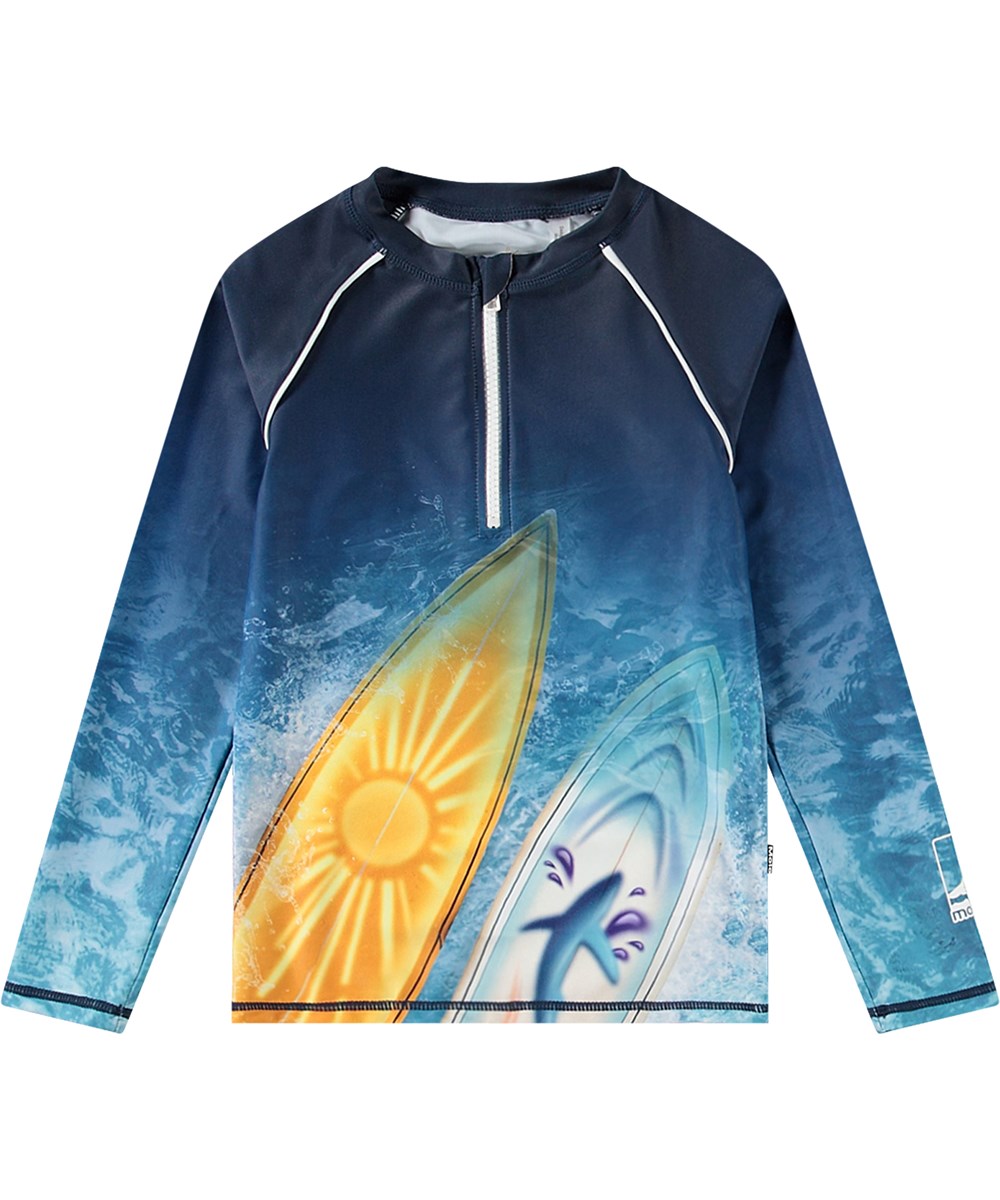 Noble - Surf Art Blue Chill - Blå badebluse med lynlås til aktive børn fremstillet i genanvendt polyester med UV-beskyttelse 50+.