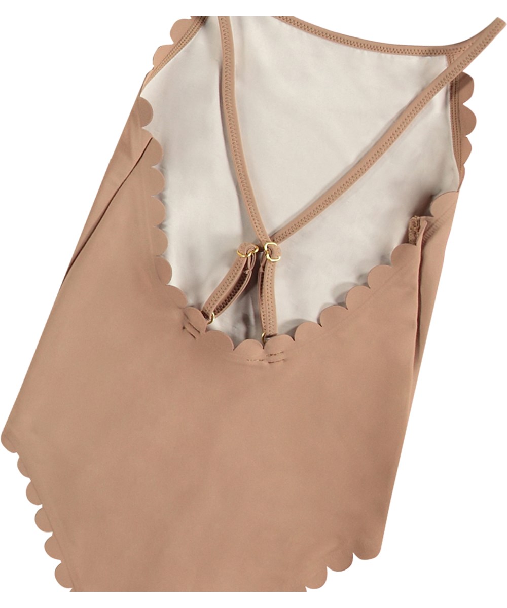 Noelle - Sandalwood - Beige badedragt til aktive børn i genanvendt polyester med UV-beskyttelse 50+.