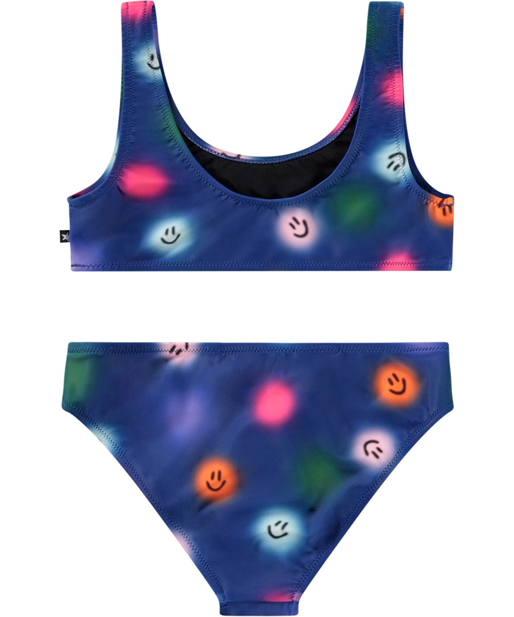 Nola - Smile Bright - Blå bikini til aktive børn i strækbart og genanvendt polyester med UV-beskyttelse 50+.