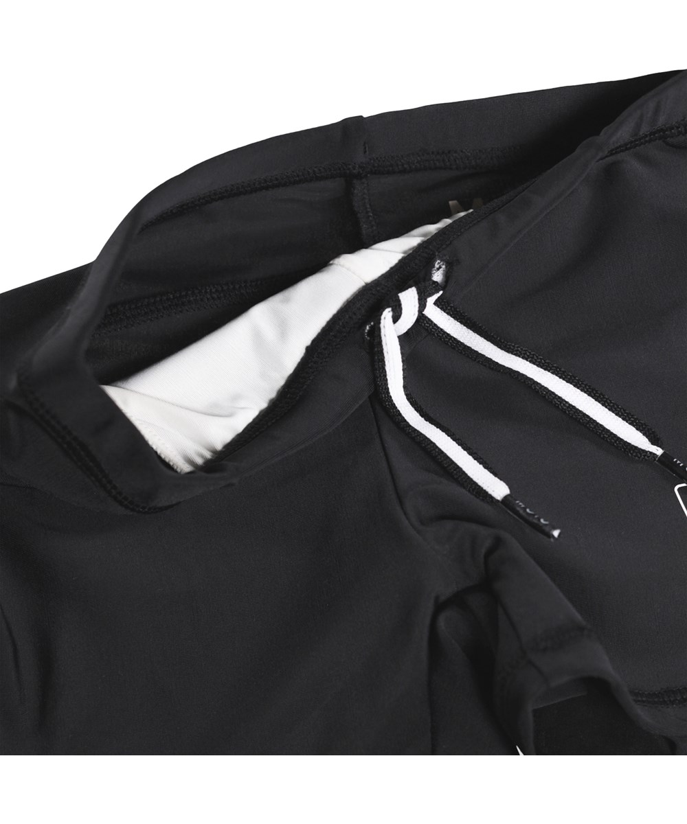 Norton - Black - Sorte, sporty badeshorts til børn i genanvendt polyester med UV-beskyttelse 50+.