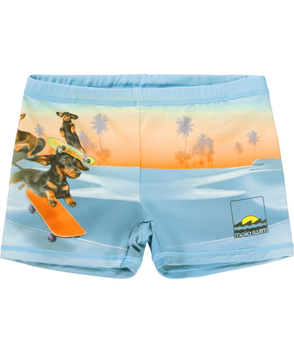 Norton Placed - Skate Fun - Blå og orange, sporty badeshorts med skateprint til børn i genanvendt polyester med UV-beskyttelse 50+.