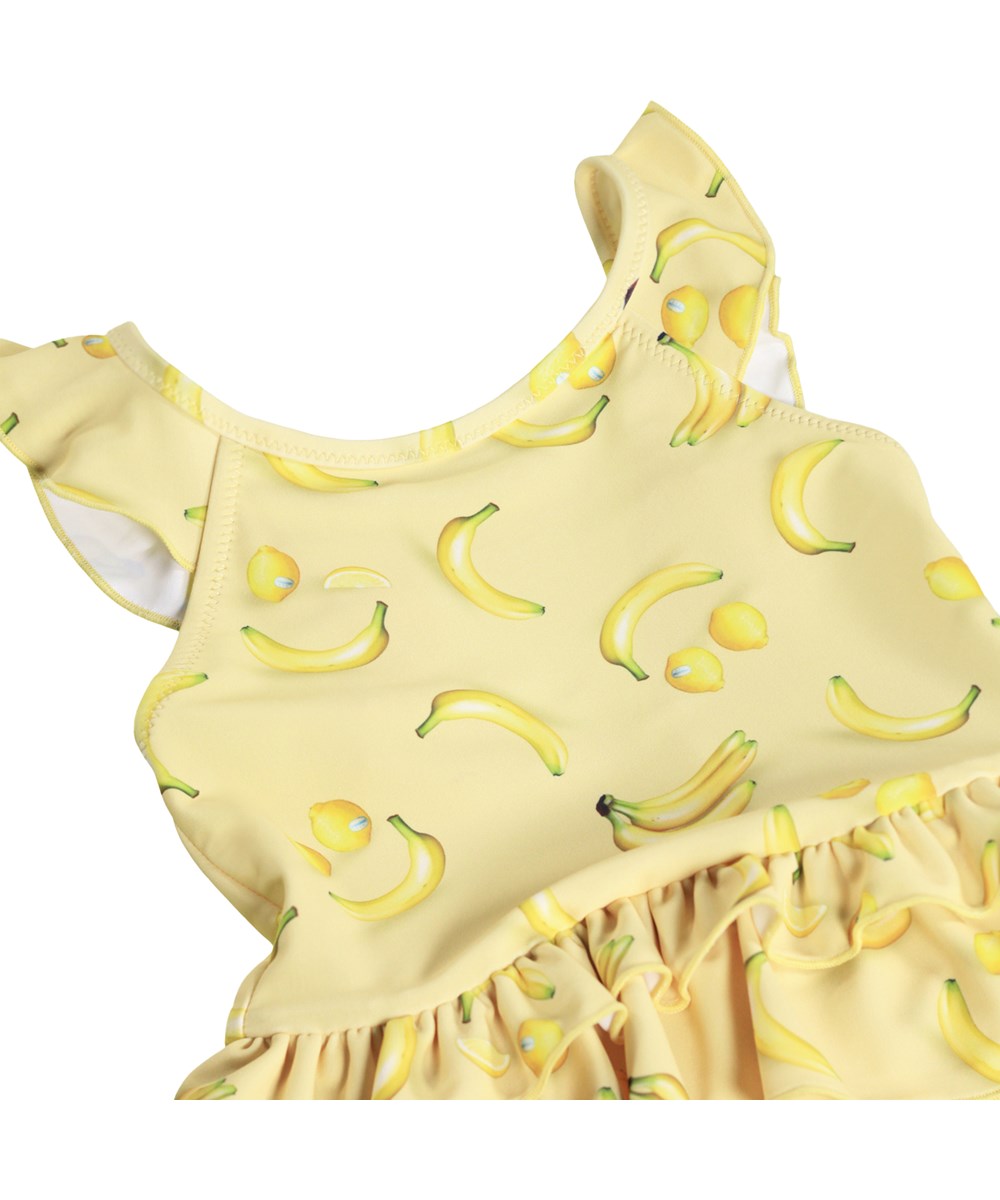 Nalani - Lemon Banana - Gul baddräkt för baby med fruktmönster i återvunnen polyester med UV-skydd 50+.