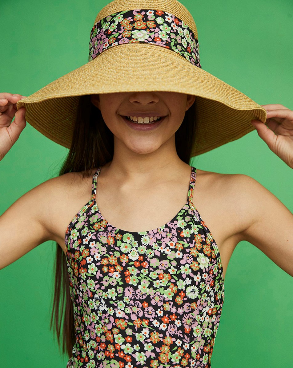 Nanna - Meadow Night - Sportig baddräkt med blommor.