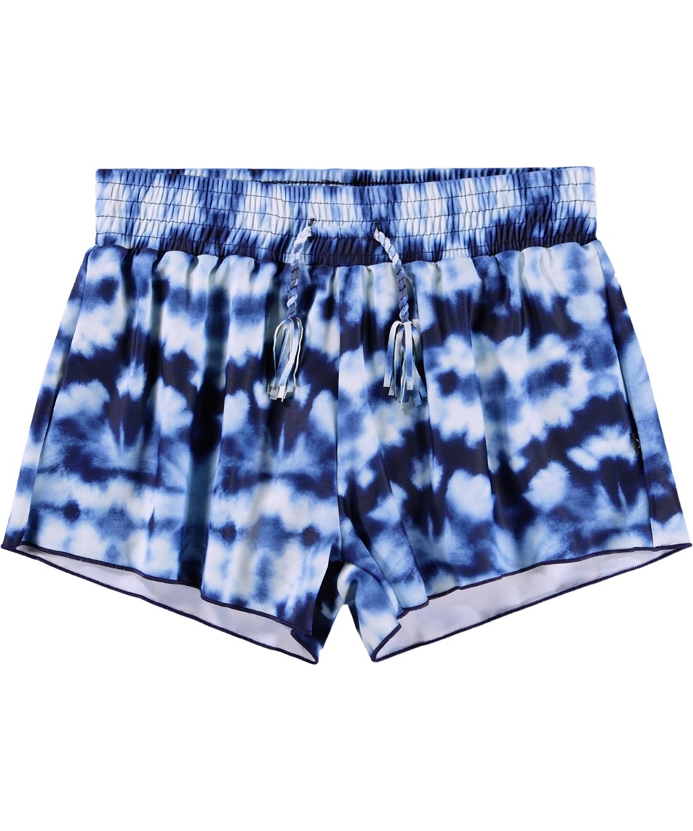 Nicci - Water - Blå batikfärgade badshorts för barn i återvunnen polyester med UV-skydd 50+.