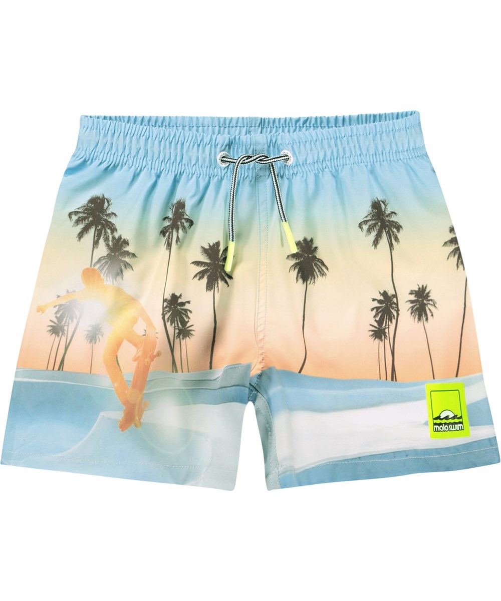 Niko - Sunrise Skate - Sportiga badshorts i blått och orange med ett skatemönster för aktiva barn i återvunnen polyester med UV-skydd 50+.