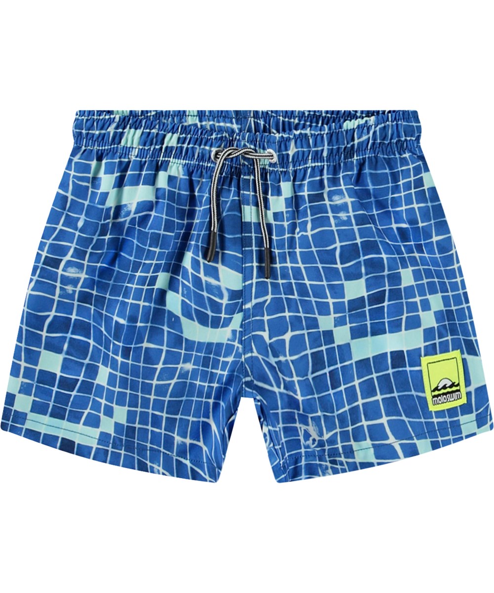 Niko - Tile Smile - Blå sportiga badshorts för aktiva barn i återvunnen polyester med UV-skydd 50+.