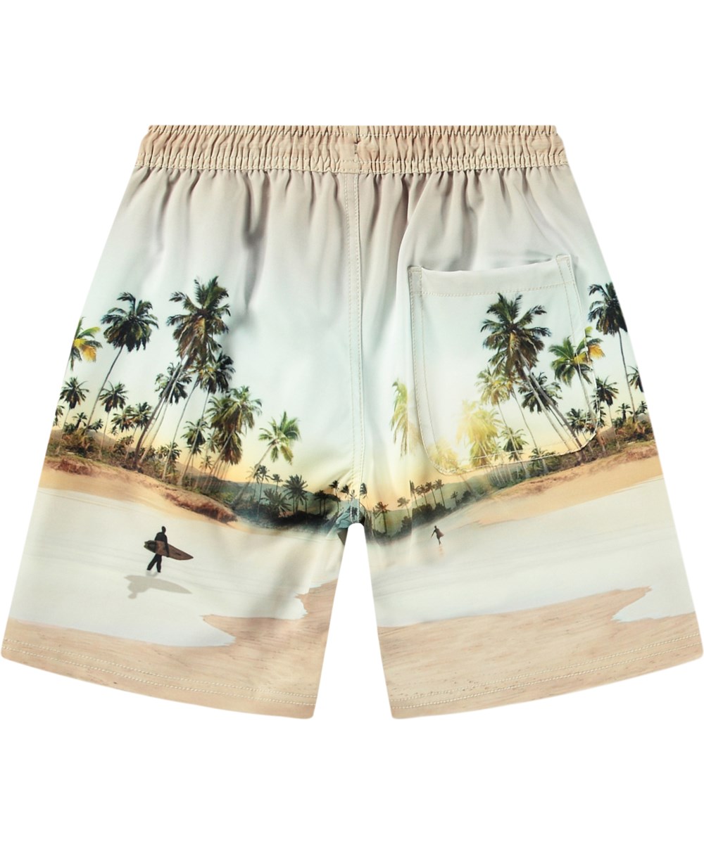 Nilson - Island Surf - Knälånga ljusa badshorts för aktiva barn i återvunnen polyester med UV-skydd 50+.