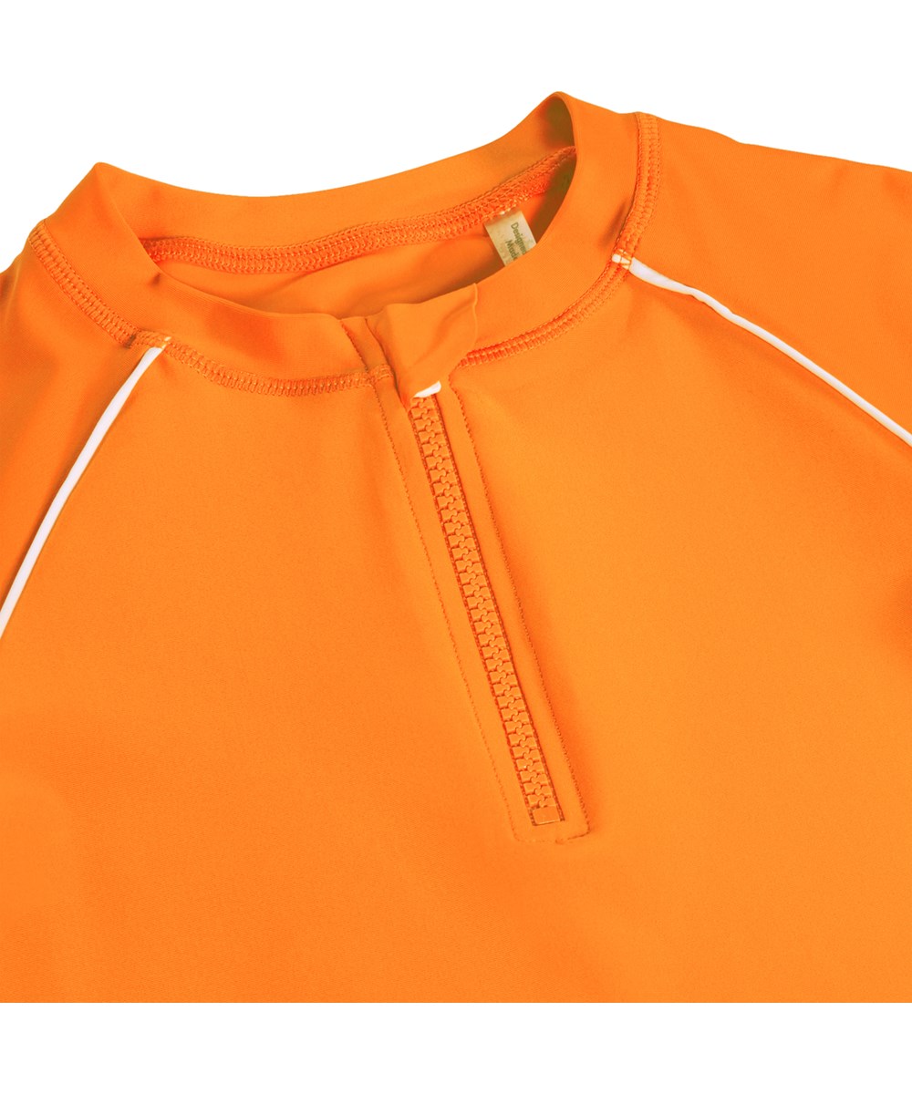 Noble - Sun Orange - Orange simtröja med dragkedja för barn i återvunnen polyester med UV-skydd 50+.