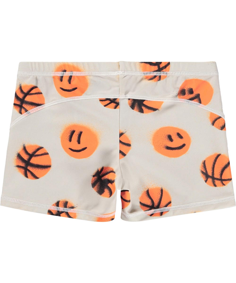 Norton - Fun Play - Sportiga, beige badshorts med basketmönster för barn i återvunnen polyester med UV-skydd 50+.