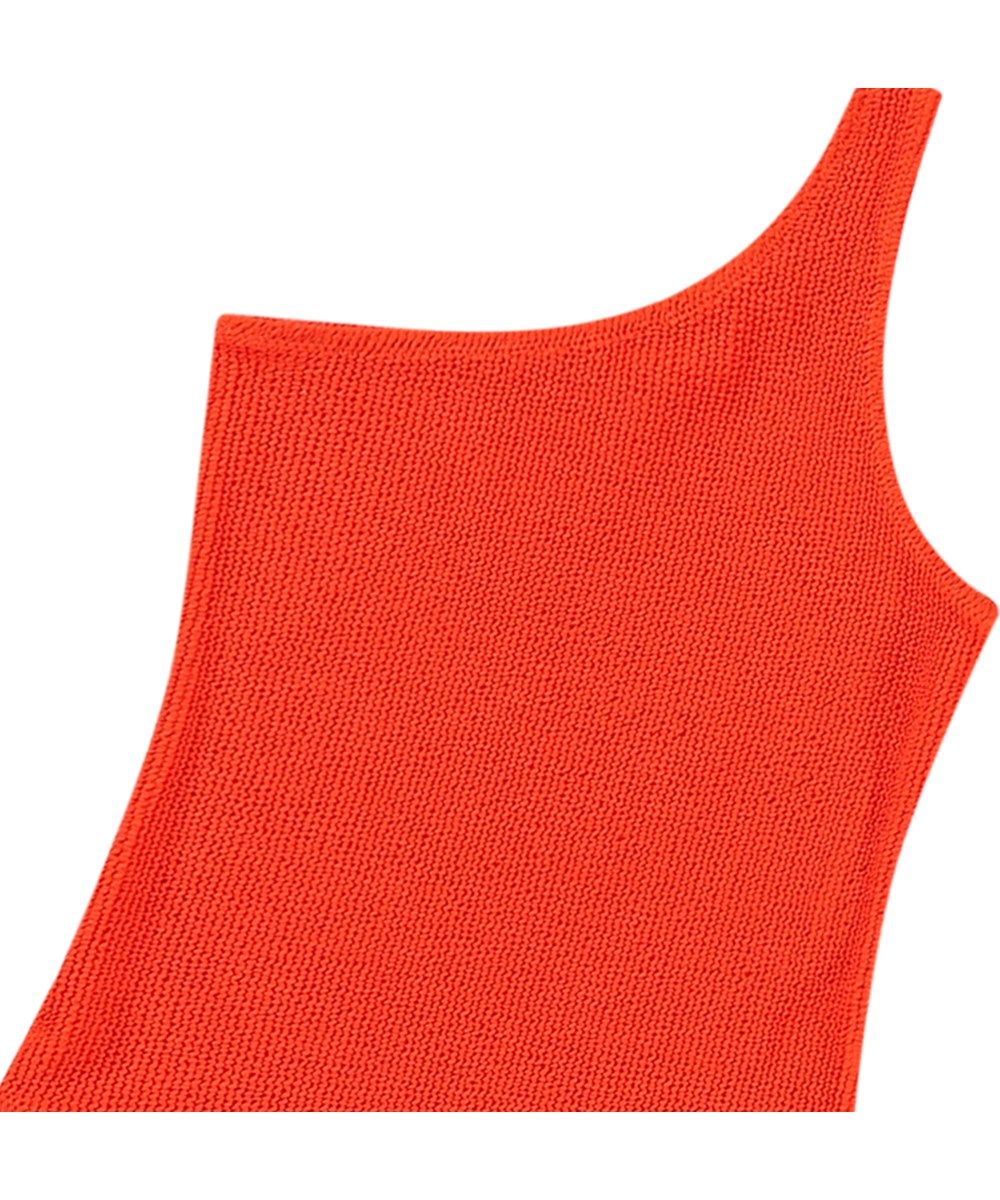 Nai Solid - Strawberry Hot - Rode assymetrische badpak met ribbels en UV-bescherming 50+ voor kinderen.