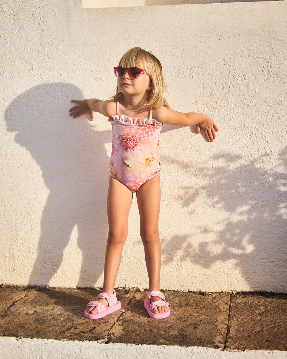 Nakia - Dahila Pink - Roze badpak van gerecycled polyester met UV-bescherming 50+ gemaakt voor actieve kinderen.