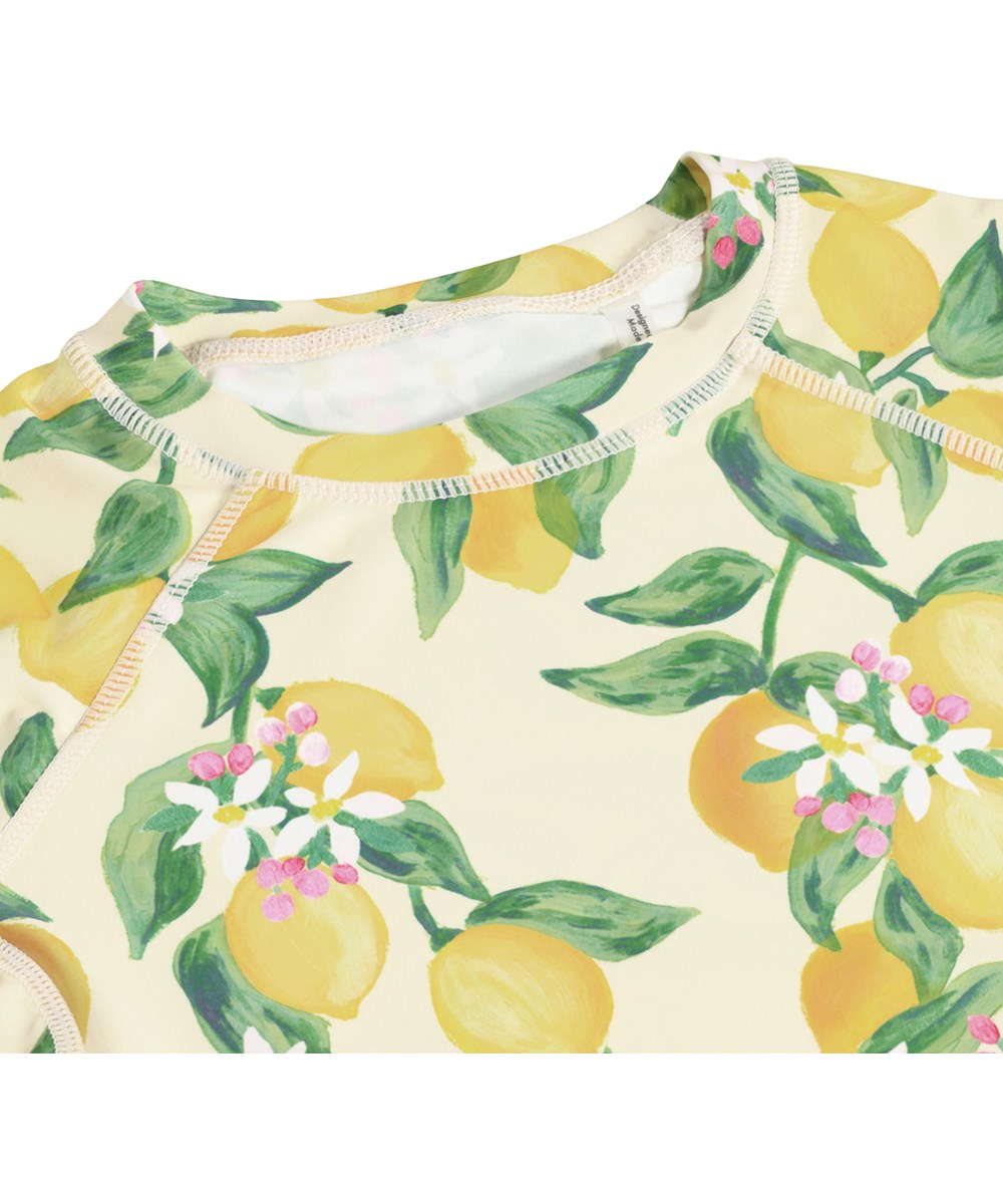 Neptune LS - Citrus - Gele zwemt-shirt met citrusprint voor actieve kinderen, gemaakt van gerecycled polyester met UV-bescherming 50+.