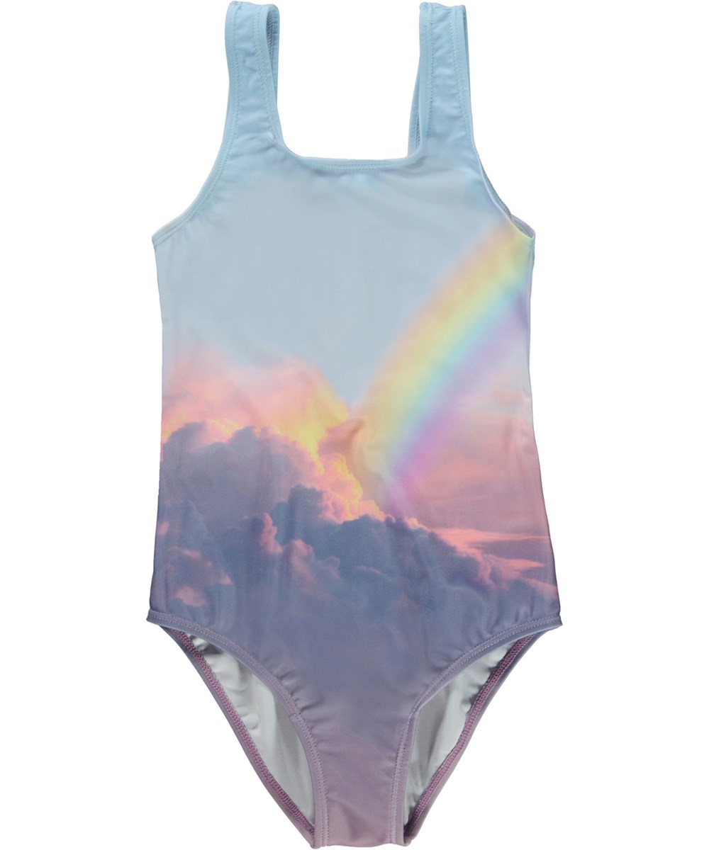 Nika - Enchanted Sky - Gerecyclede lichtblauwe badpak met wolken en regenboogprint