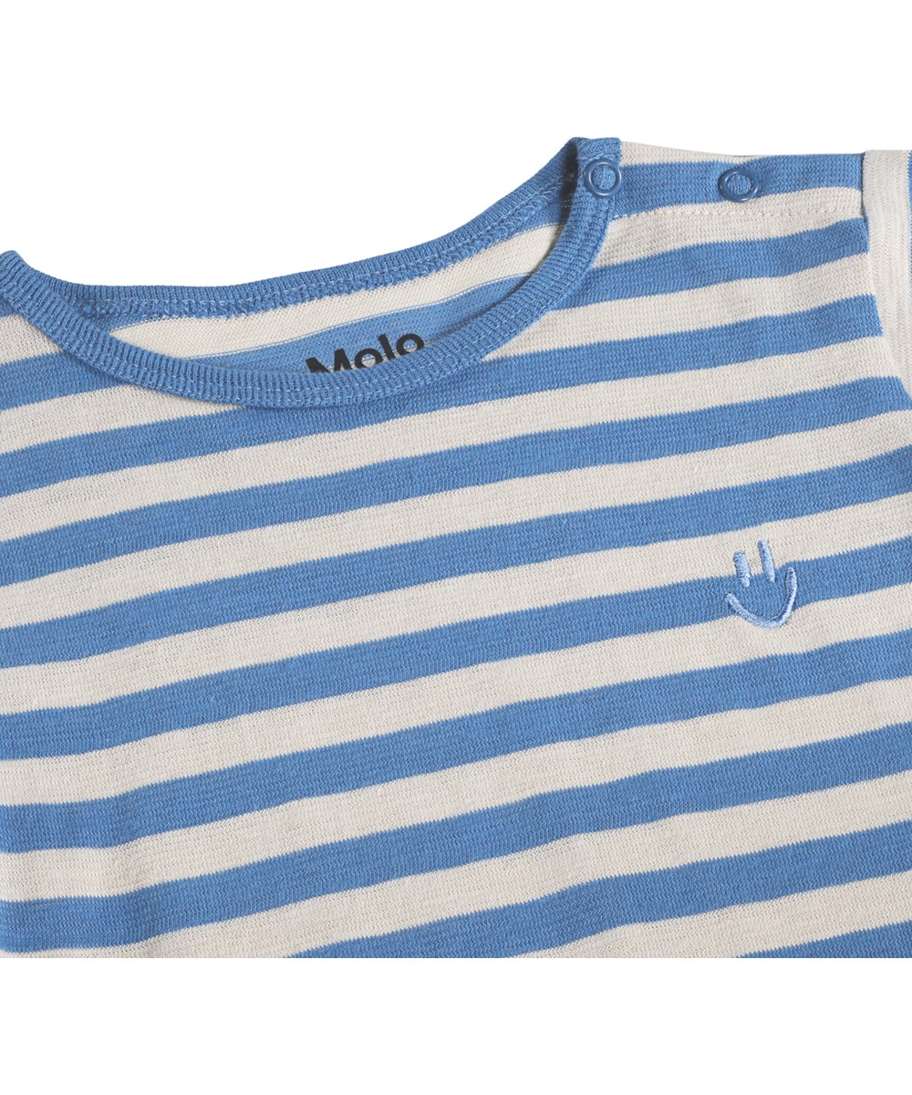 Finn - Blue Sand Stripe - Romper för de små i ekologisk bomull med blå ränder