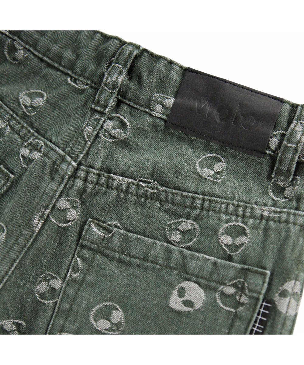 Aiden - Aliens - Gröna jeans i denim för barn gjorda av bomull med jacquardvävda utomjordingar.