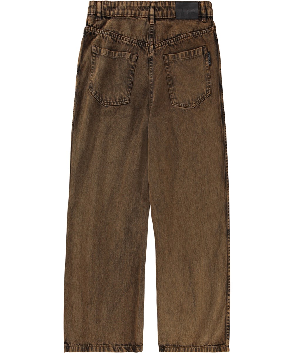 Aiden - Fawn Overdye - Jeans i denim för barn tillverkade av ekologisk bomull med en svart och röd tvätt.