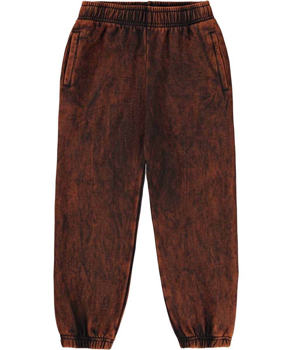 Allen - Russet Overdye - Sweatpants för barn tillverkade av ekologisk bomull i en röd och svart tvätt.