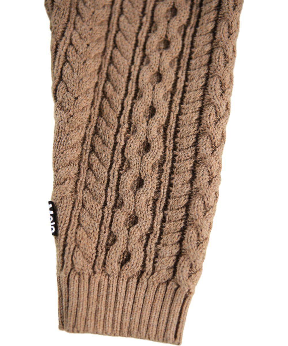 Sedge - Marled Fawn - Bruna stickade byxor i en mjuk blandning av bomull och ull, designade för de minsta.