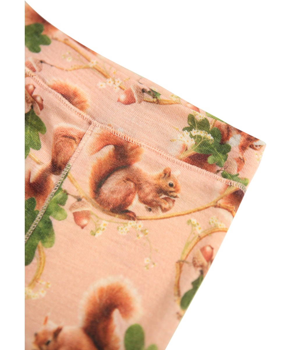 Sting Wool - Squirrel Harmony - Rosa baby leggings i merinoull med ekorrmönster.