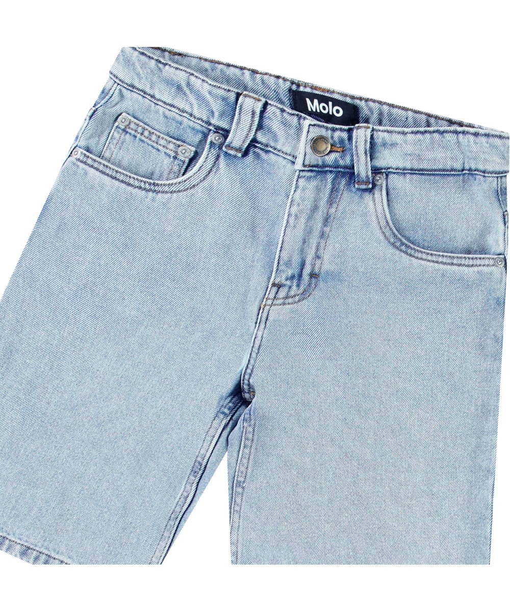 Art - Washed Down - Ljusblå knälånga jeansshorts i ekologisk bomull för barn.