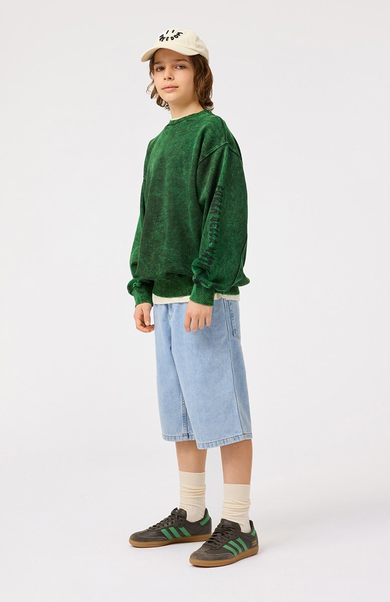 Art - Washed Down - Ljusblå knälånga jeansshorts i ekologisk bomull för barn.