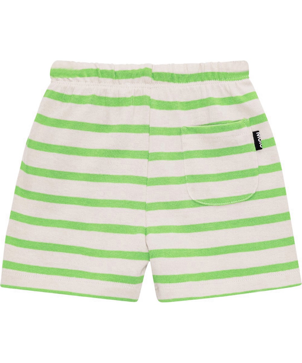 Skie - Grass Stripe - Randiga gröna och sandfärgade shorts till baby i mjuk ekologisk bomullsjersey. 