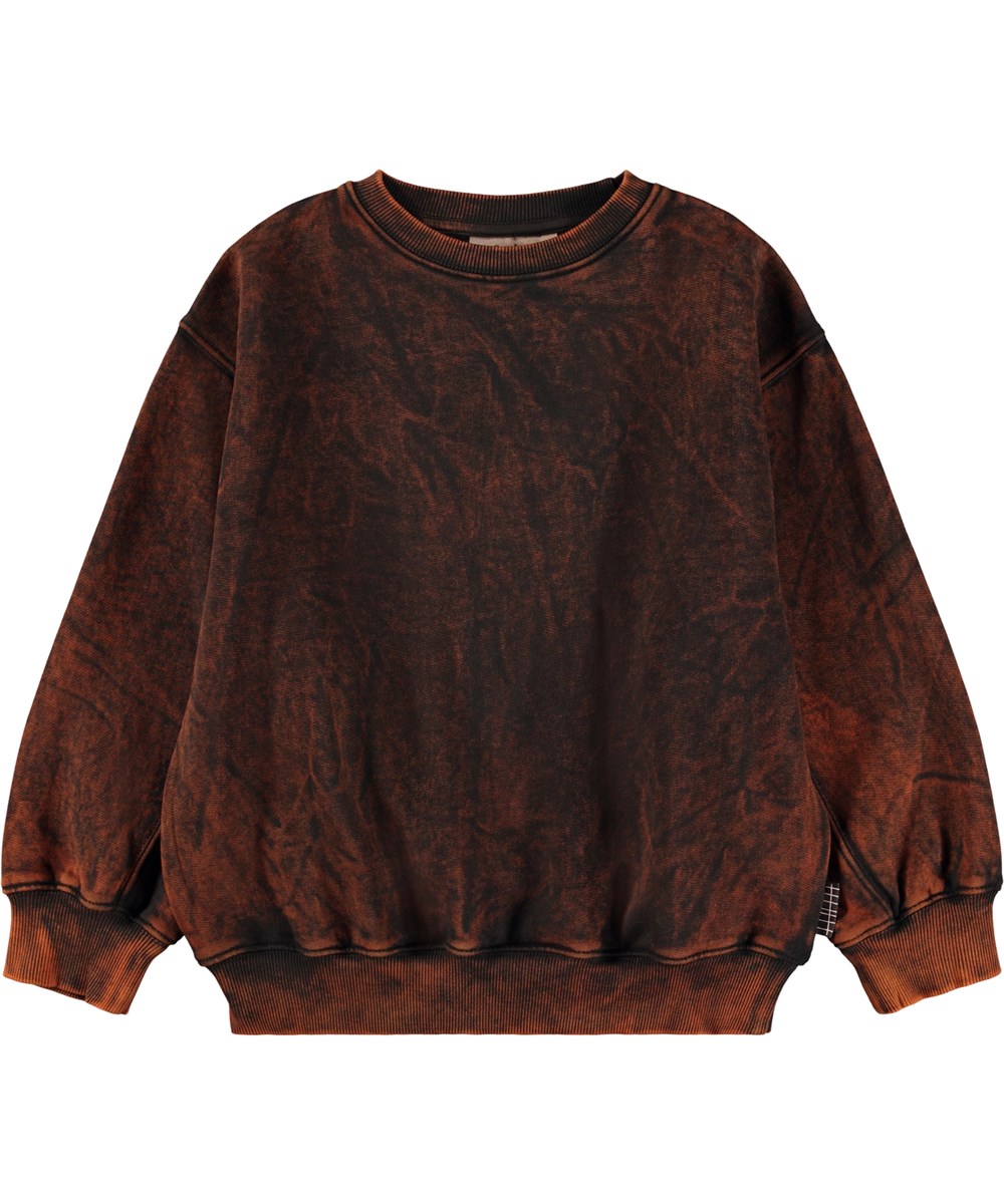 Magni - Russet Overdye - Snygg tröja för barn i ekologisk bomull i röd/svart tvätt.